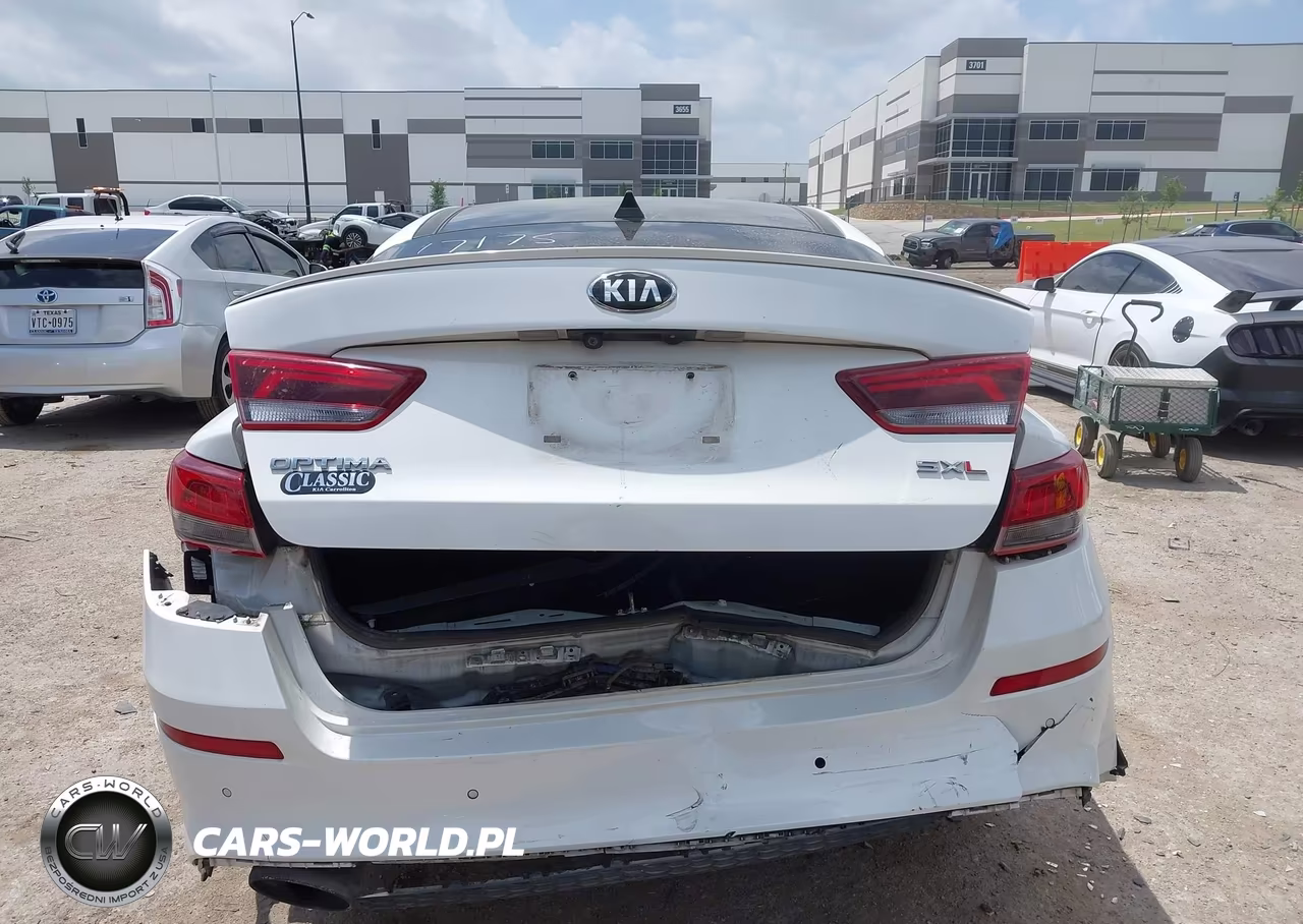 2019 Kia Optima Sx Turbo VIN:5XXGV4L23KG344511 - 16