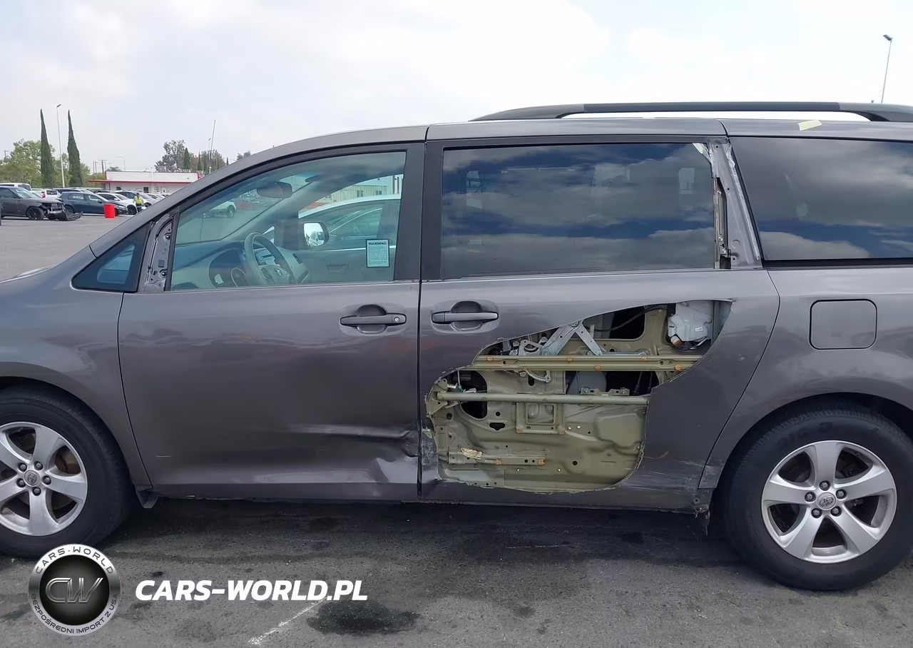 2013 Toyota Sienna Le V6 8 Passenger VIN:5TDKK3DC6DS405002 - 15