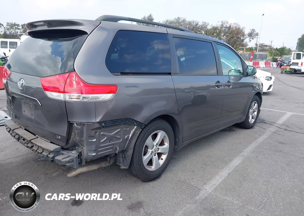 2013 Toyota Sienna Le V6 8 Passenger VIN:5TDKK3DC6DS405002 - 4