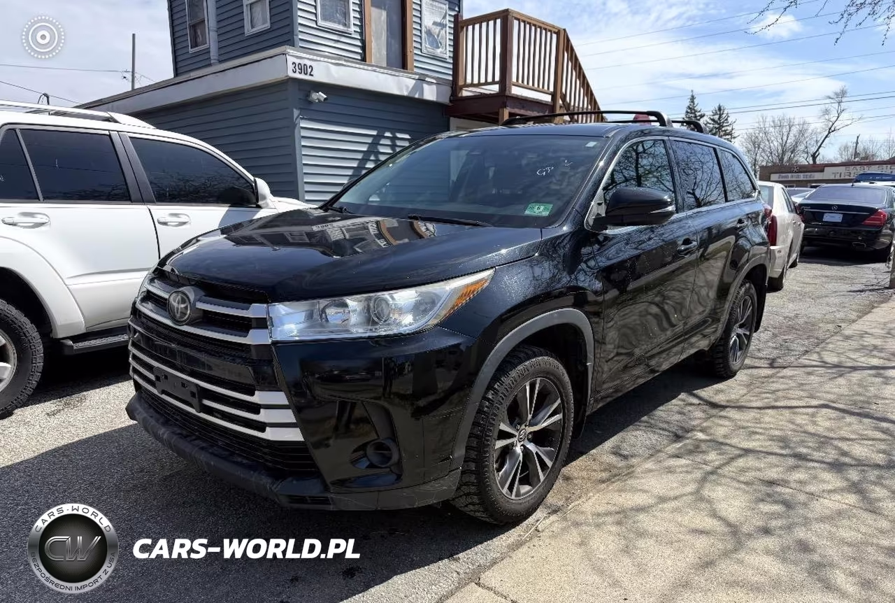 2018 Toyota Highlander Le VIN:5TDBZRFH1JS883847 - 2