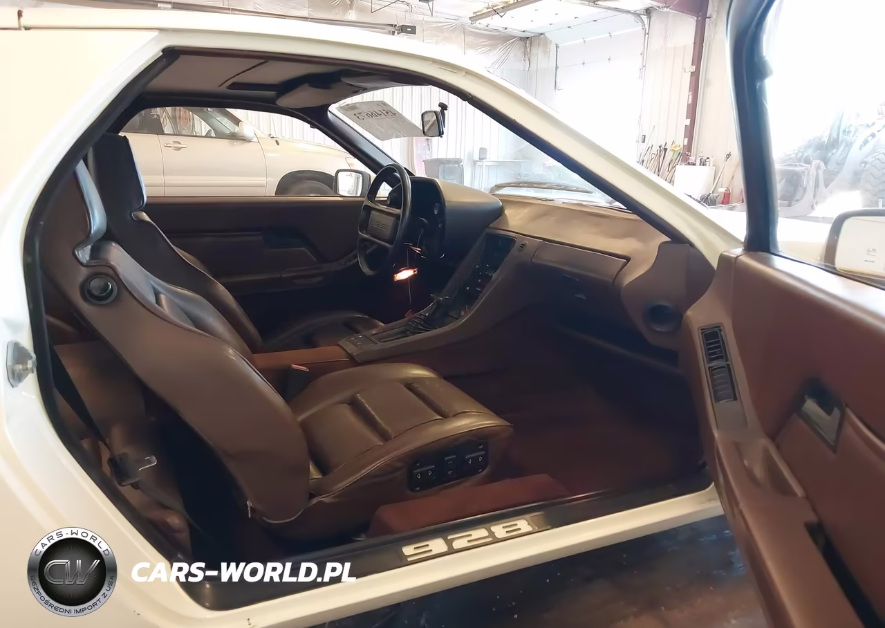 1981 Porsche 928 VIN:WP0JA0923BS820604 - 5