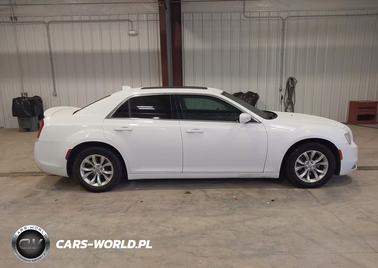 2015 Chrysler 300 Limited VIN:2C3CCAAG1FH755107 - 13