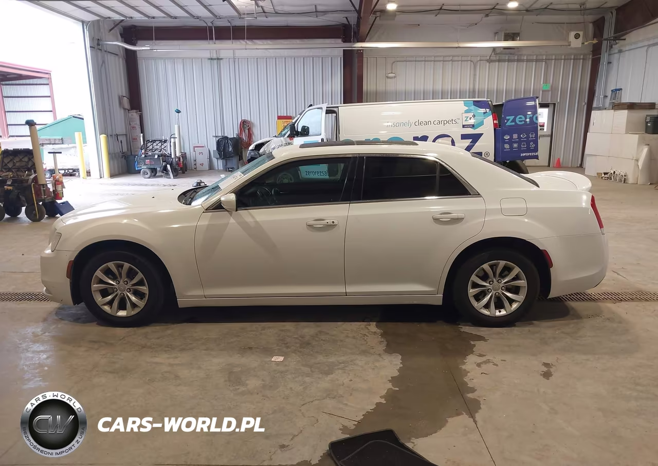 2015 Chrysler 300 Limited VIN:2C3CCAAG1FH755107 - 14