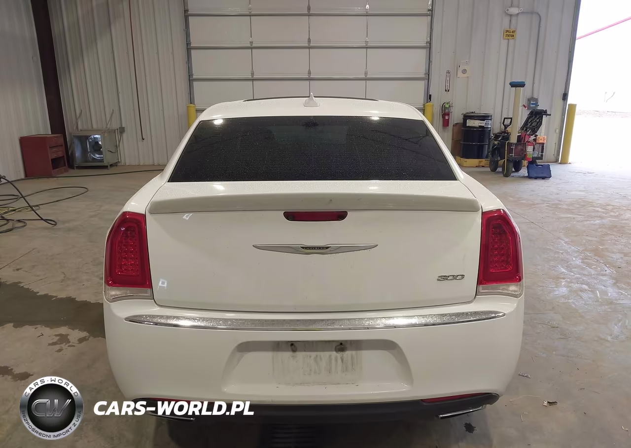 2015 Chrysler 300 Limited VIN:2C3CCAAG1FH755107 - 16