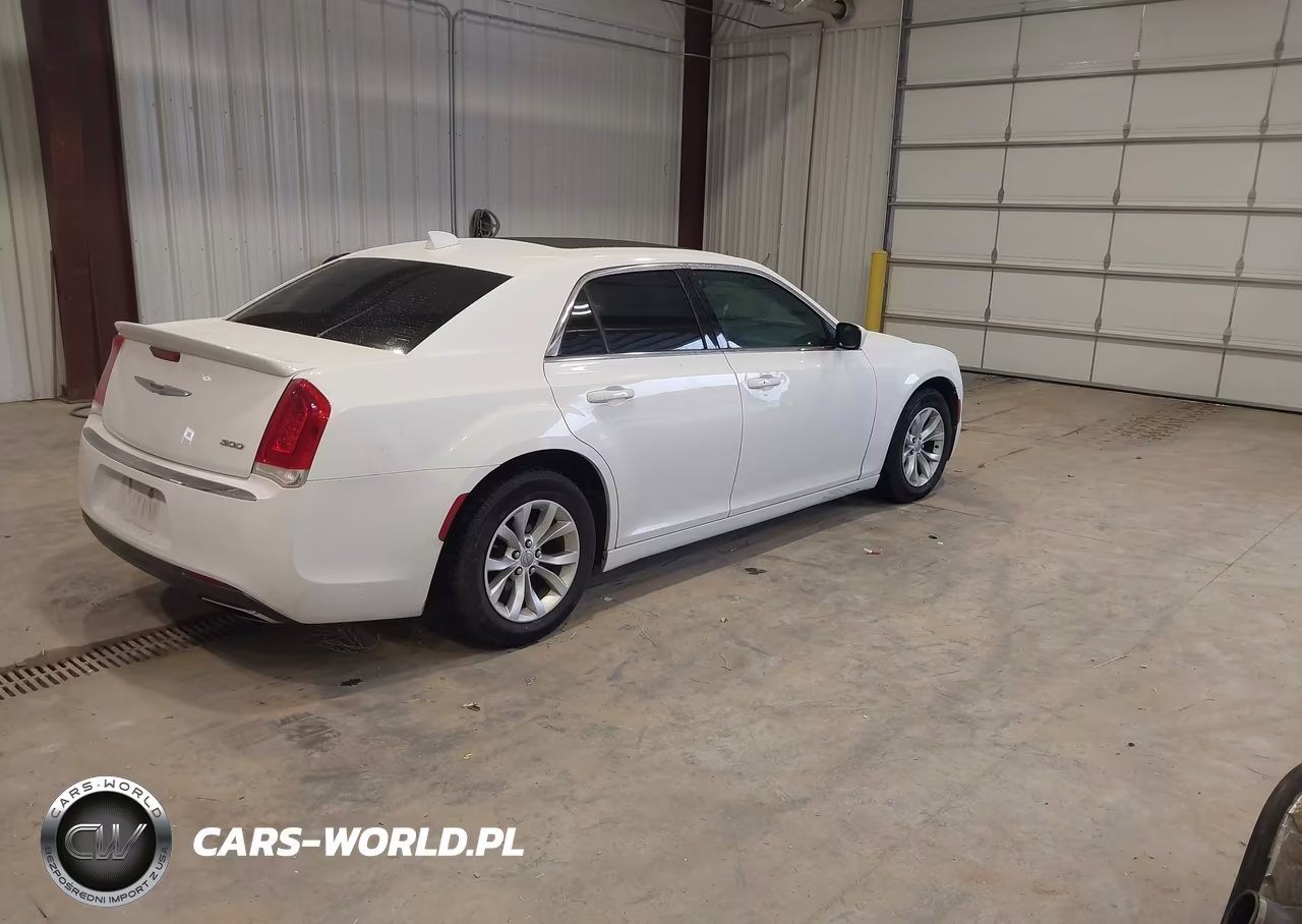 2015 Chrysler 300 Limited VIN:2C3CCAAG1FH755107 - 4