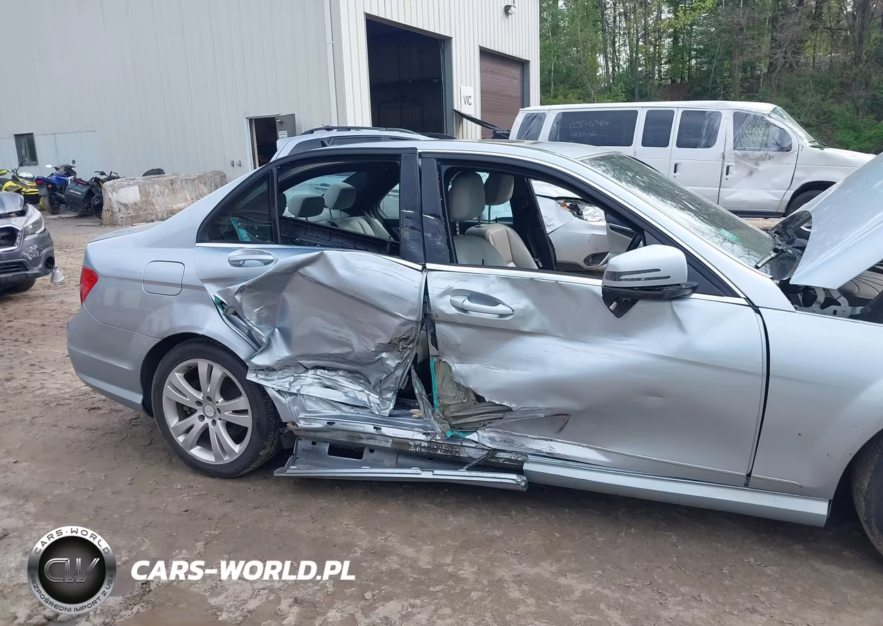 2013 Mercedes-Benz C 300 Sport 4Matic VIN:WDDGF8ABXDG146159 - 6