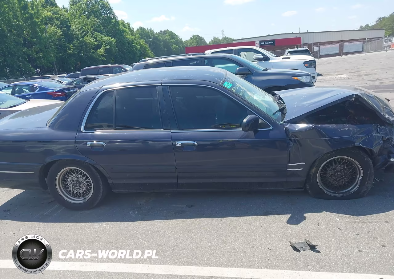 1999 Ford Crown Victoria VIN:2FAFP73W7XX137095 - 14