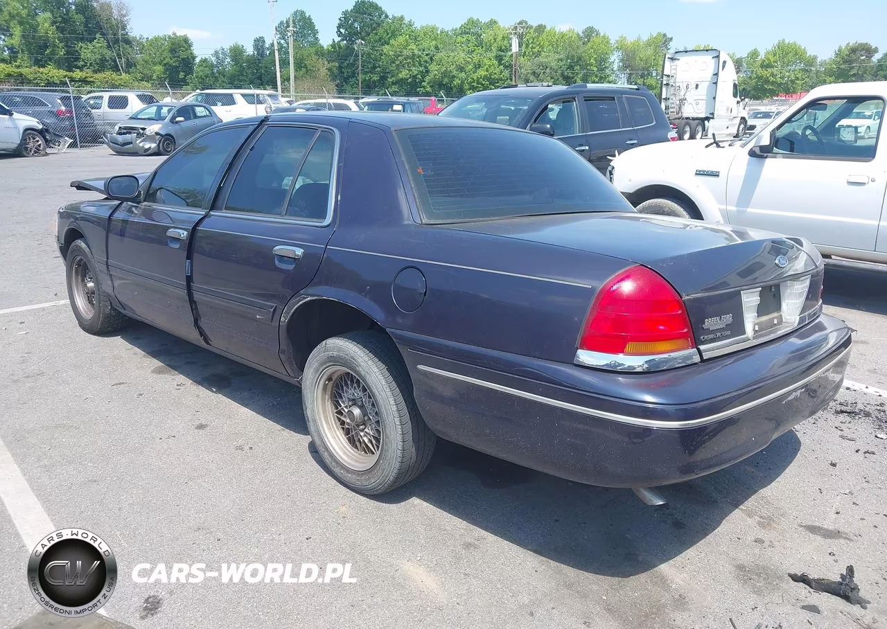 1999 Ford Crown Victoria VIN:2FAFP73W7XX137095 - 3