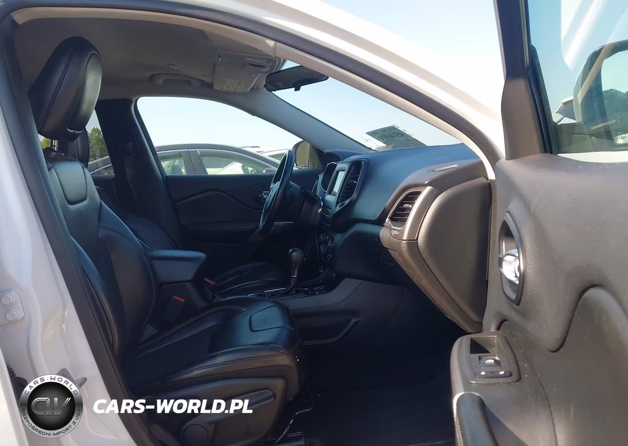 2019 Jeep Cherokee Latitude Plus Fwd VIN:1C4PJLLN2KD147615 - 5