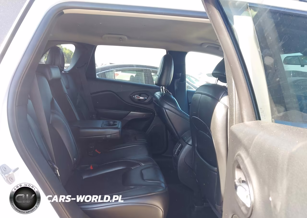 2019 Jeep Cherokee Latitude Plus Fwd VIN:1C4PJLLN2KD147615 - 8