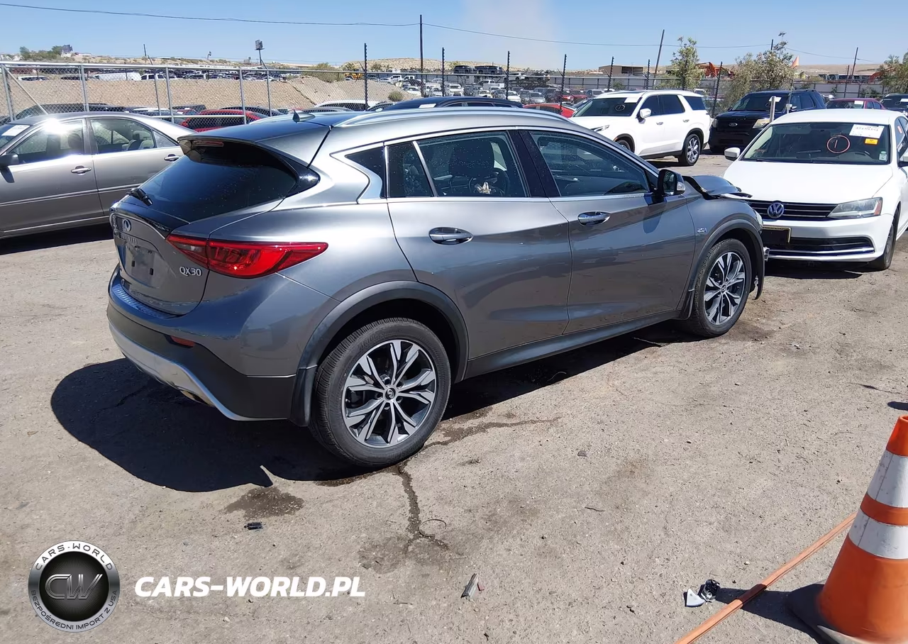 2018 Infiniti Qx30 Premium VIN:SJKCH5CR1JA056387 - 4