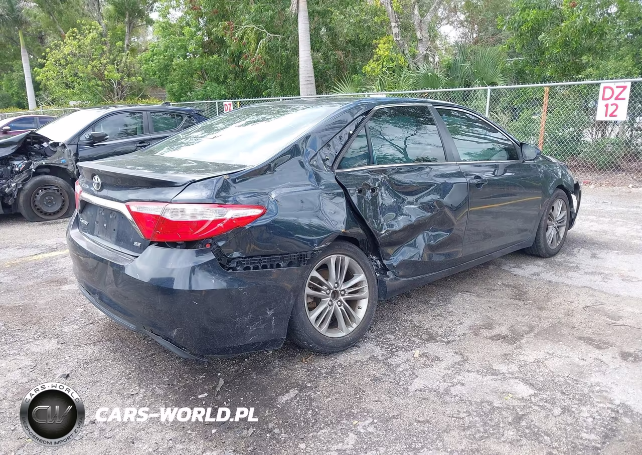 2015 Toyota Camry Se VIN:4T1BF1FK6FU001351 - 4