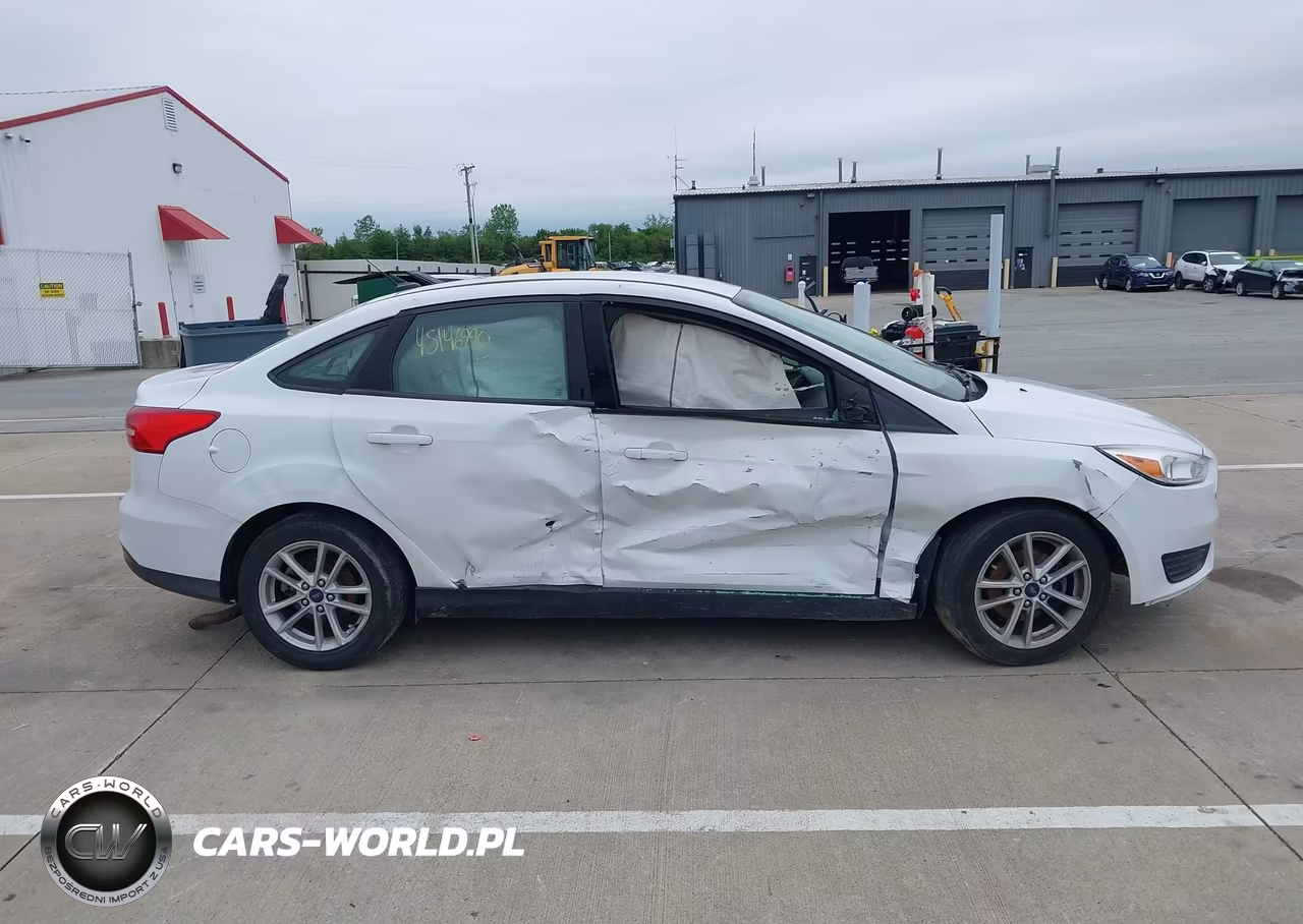 2018 Ford Focus Se VIN:1FADP3FE1JL219802 - 13
