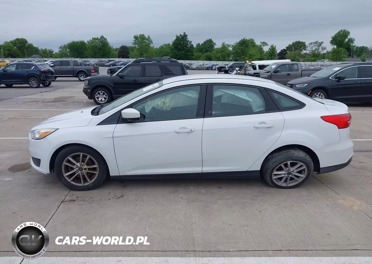 2018 Ford Focus Se VIN:1FADP3FE1JL219802 - 14