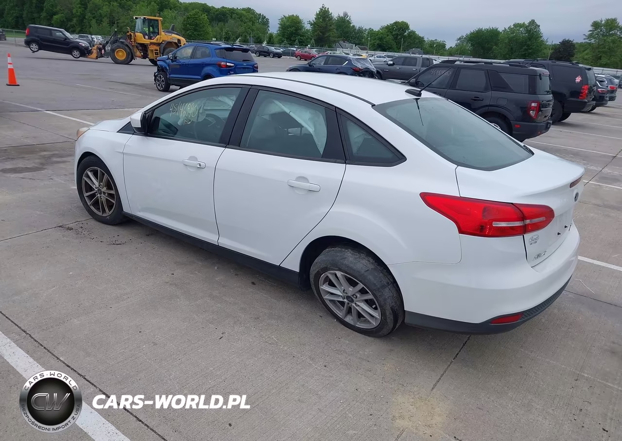 2018 Ford Focus Se VIN:1FADP3FE1JL219802 - 3