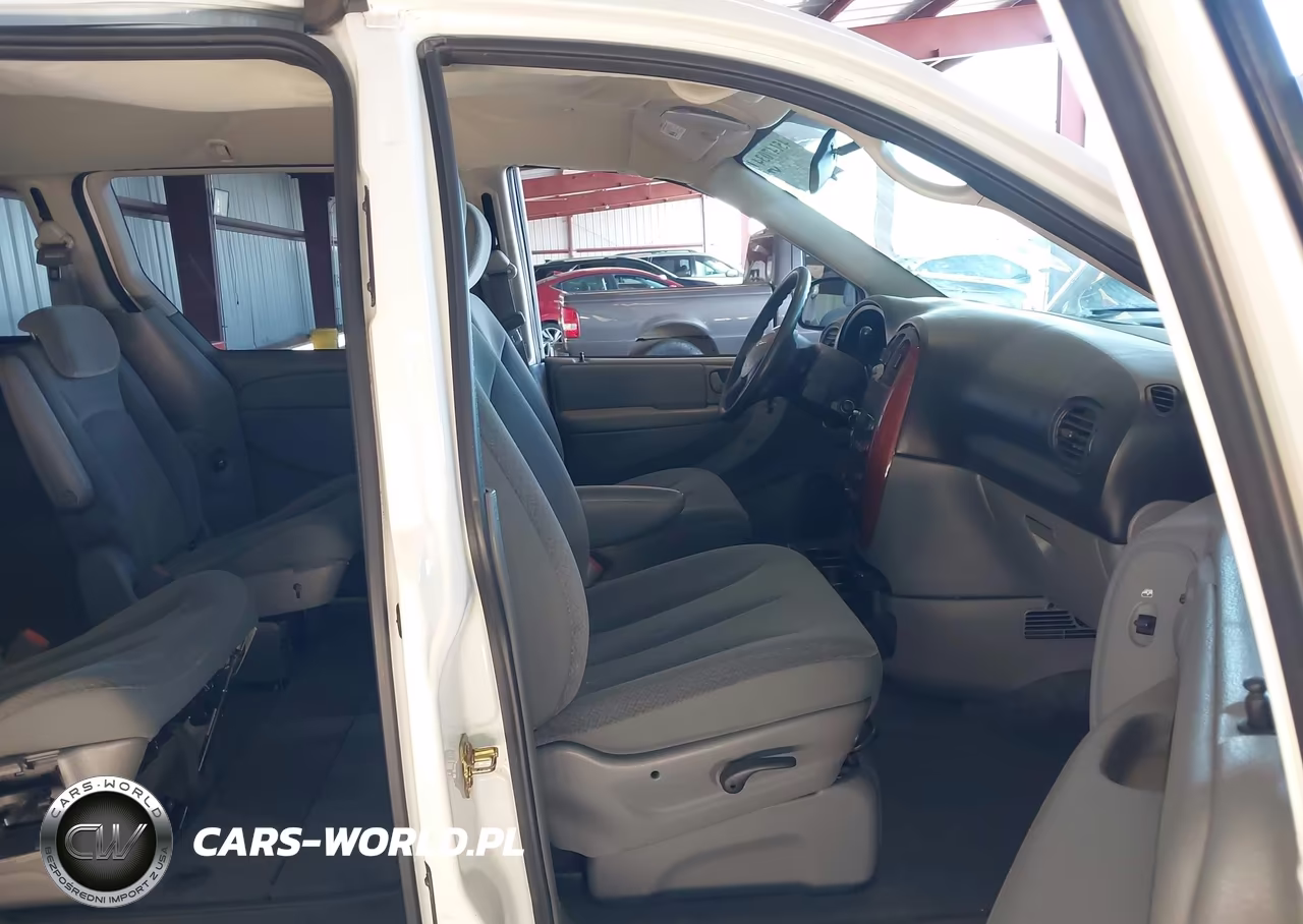 2005 Chrysler Town & Country Lx VIN:2C4GP44R75R449702 - 5