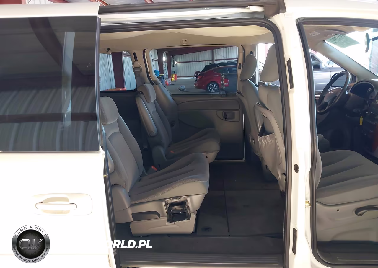 2005 Chrysler Town & Country Lx VIN:2C4GP44R75R449702 - 8