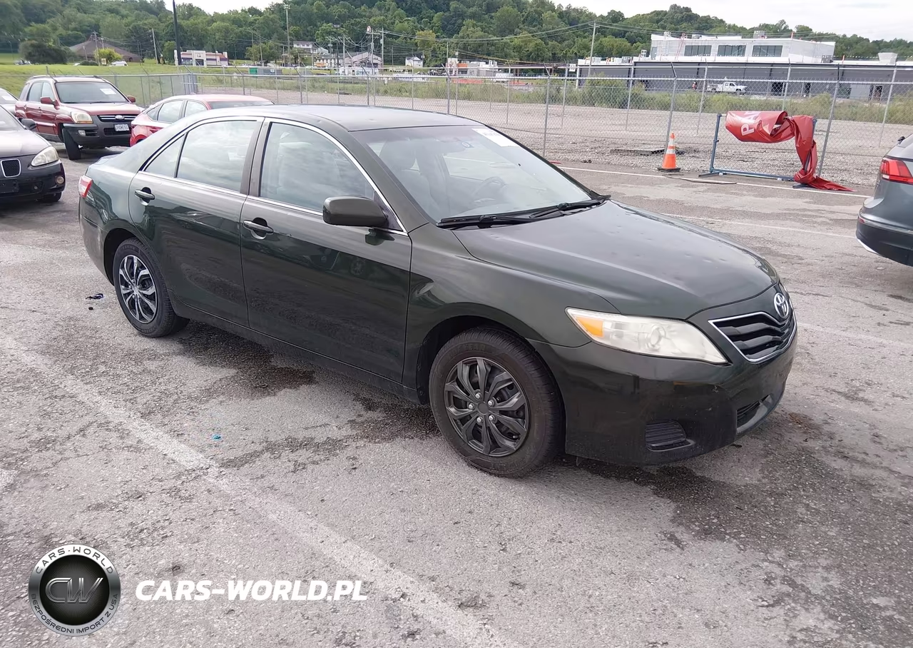 2011 Toyota Camry Le – zdjęcie 1 z 14