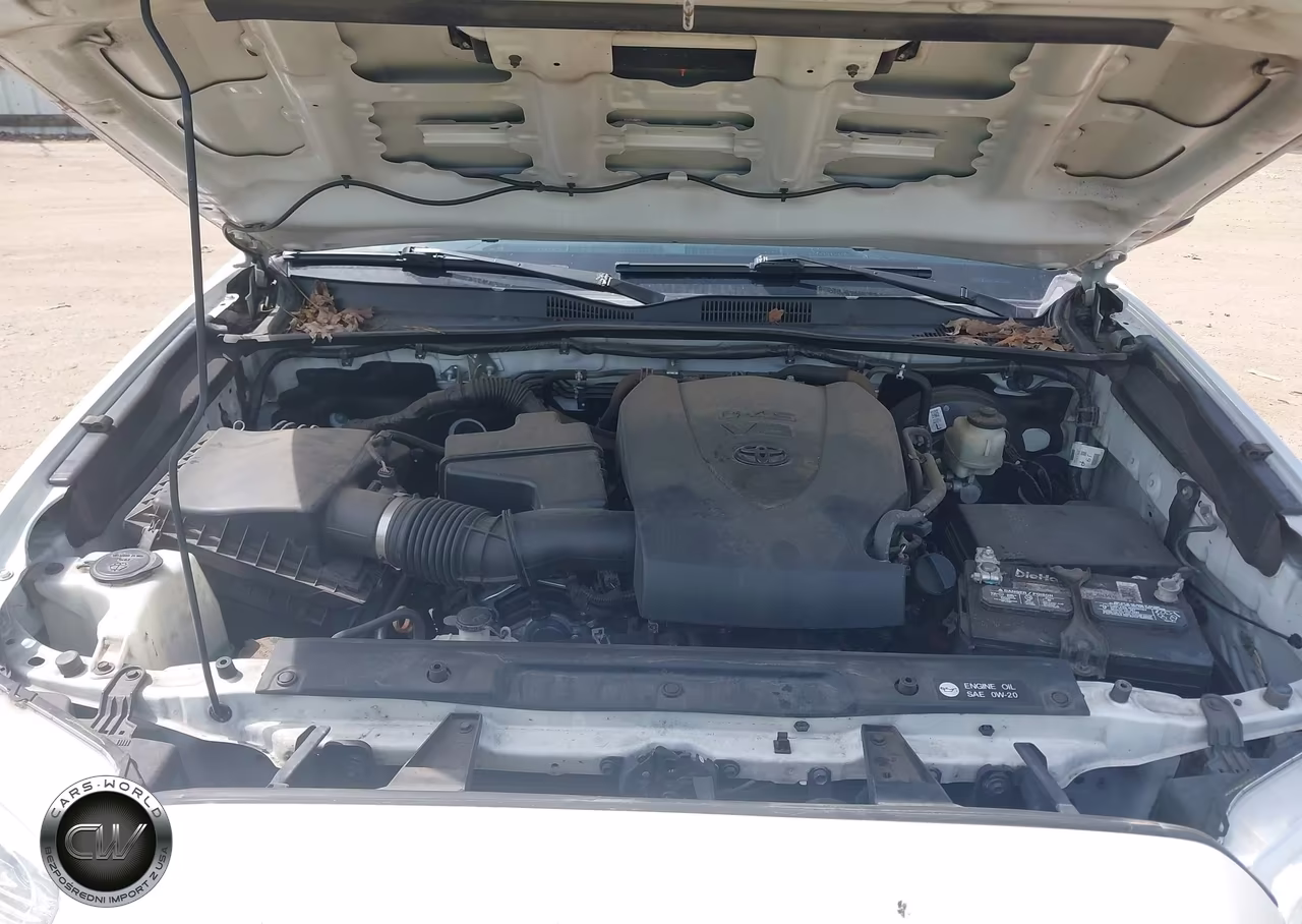 2018 Toyota Tacoma Trd Sport VIN:5TFCZ5ANXJX162723 - 10