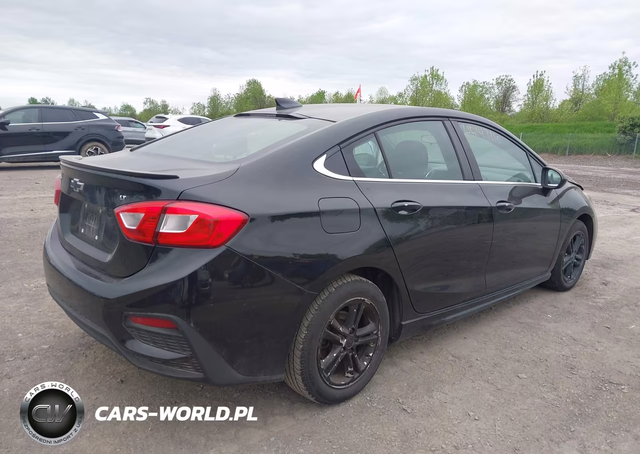 2018 Chevrolet Cruze Lt Auto VIN:1G1BE5SM2J7133111 - 4