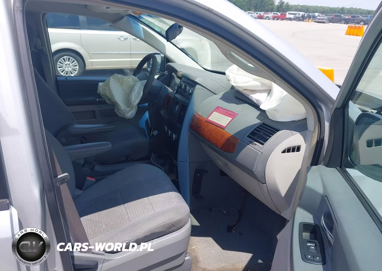 2008 Chrysler Town & Country Lx VIN:2A8HR44H68R703323 - 5