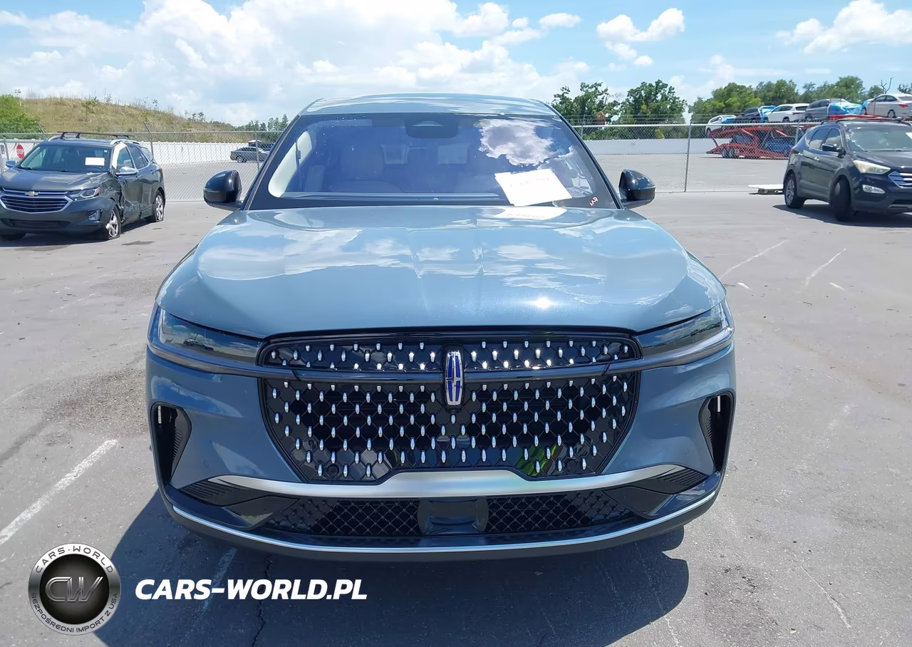 2026 Lincoln Nautilus Premiere VIN:5LMPJ8J41TJ005968 - 13