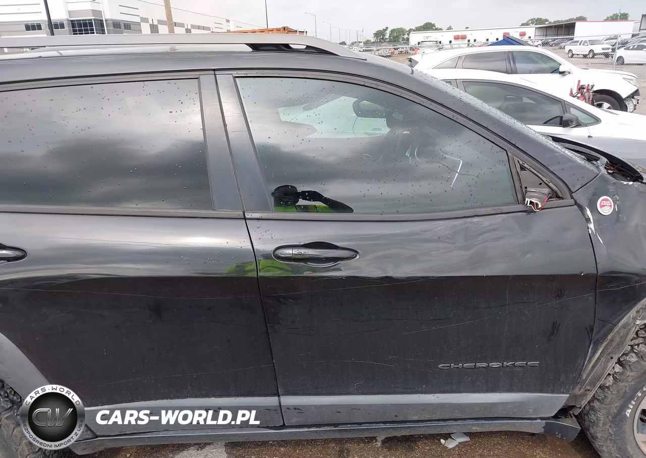 2015 Jeep Cherokee Trailhawk VIN:1C4PJMBS3FW571019 - 13