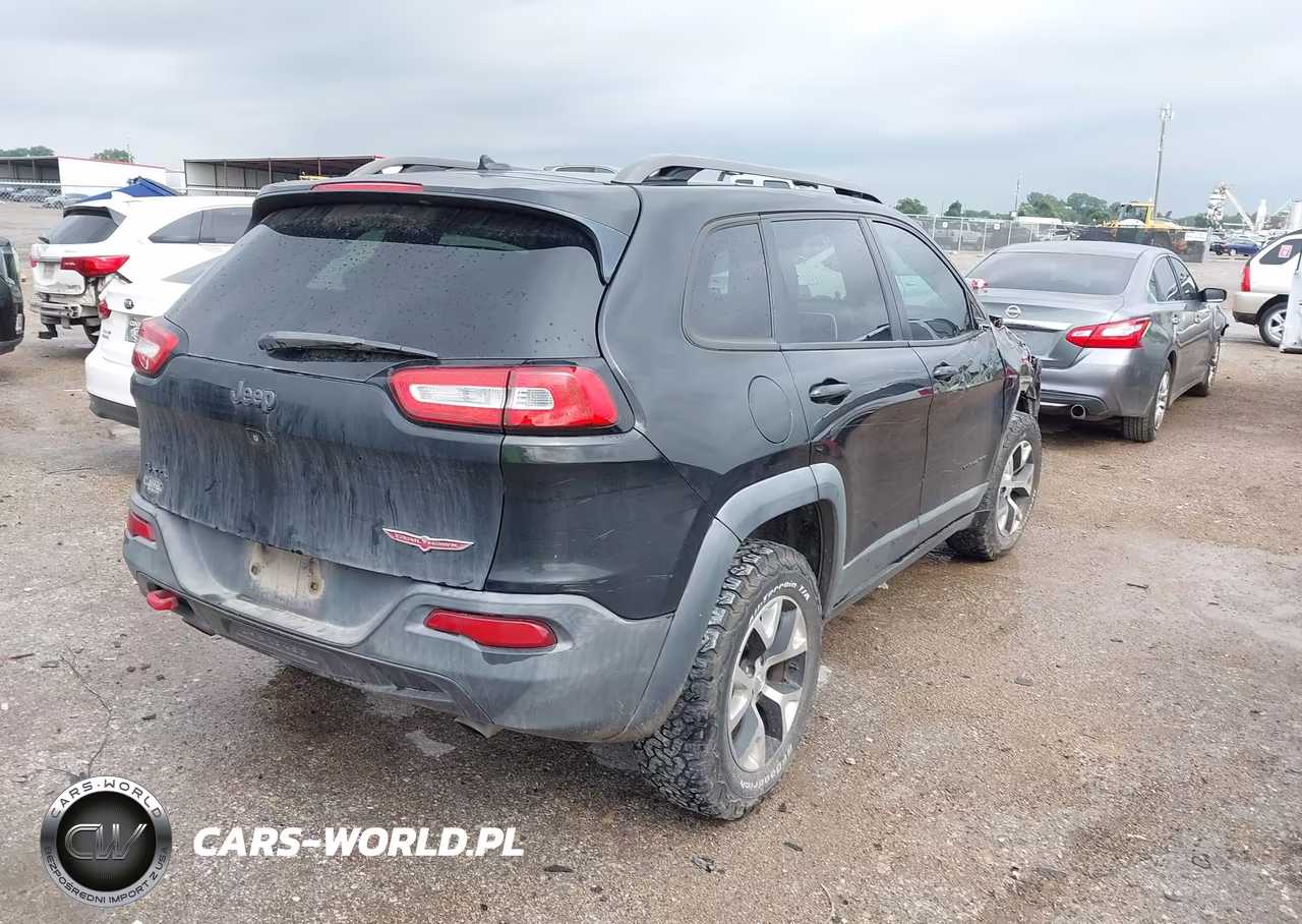 2015 Jeep Cherokee Trailhawk VIN:1C4PJMBS3FW571019 - 4