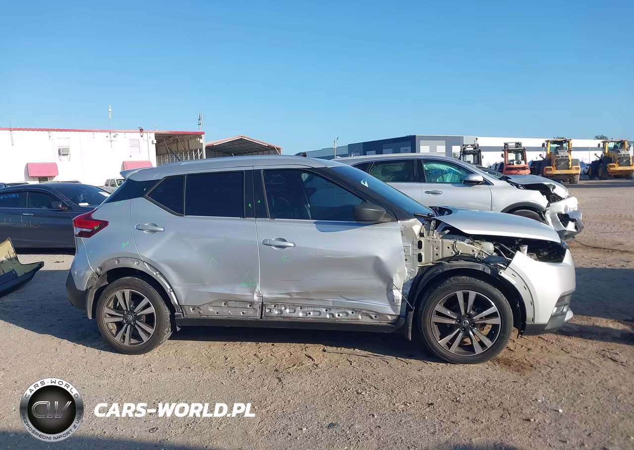 2019 Nissan Kicks Sr VIN:3N1CP5CU1KL550000 - 13