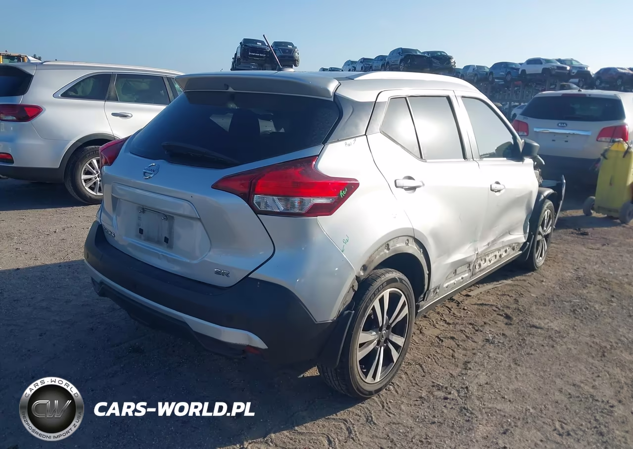 2019 Nissan Kicks Sr VIN:3N1CP5CU1KL550000 - 4