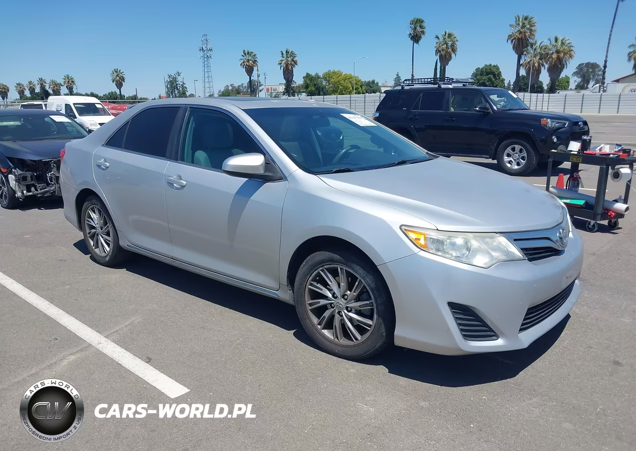 2012 Toyota Camry Le – zdjęcie 1 z 17