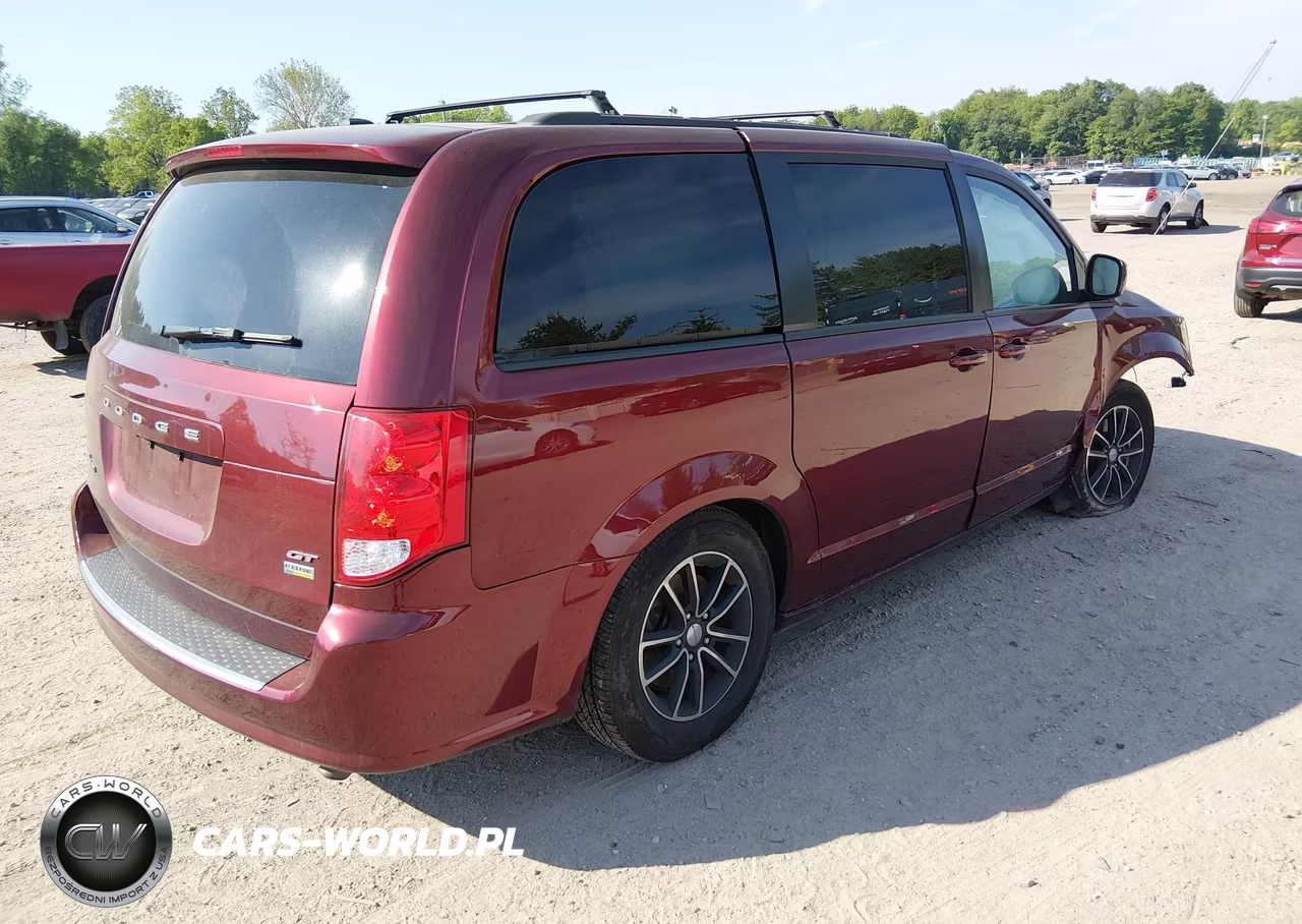 2018 Dodge Grand Caravan Gt VIN:2C4RDGEG8JR146843 - 4