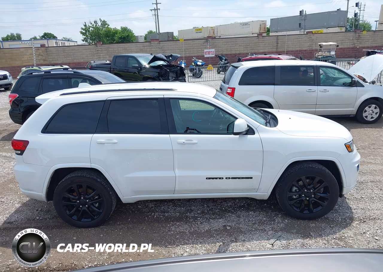 2021 Jeep Grand Cherokee Laredo X 4X4 VIN:1C4RJFAG8MC549548 - 13
