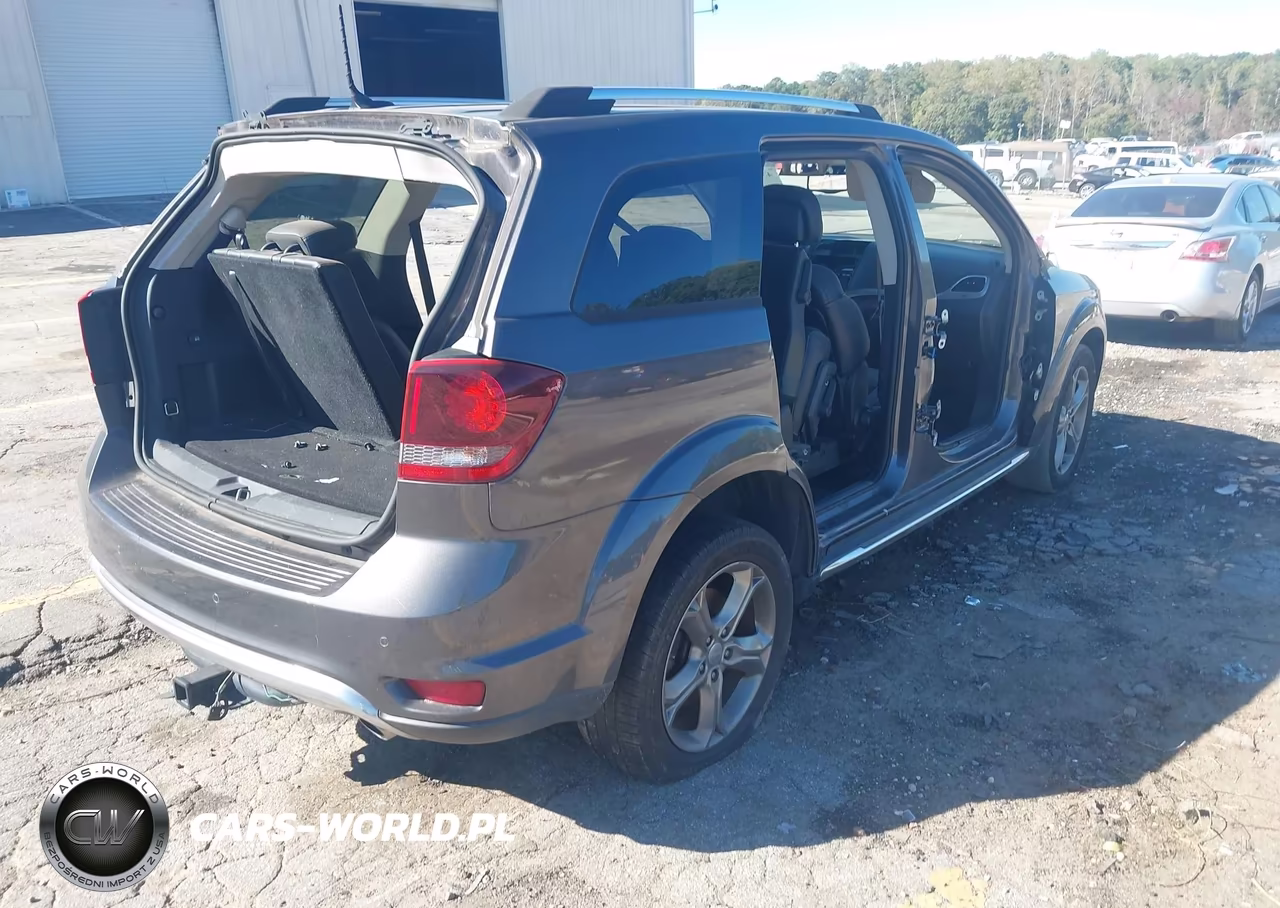 2017 Dodge Journey Crossroad Plus VIN:3C4PDCGG8HT607964 - 4