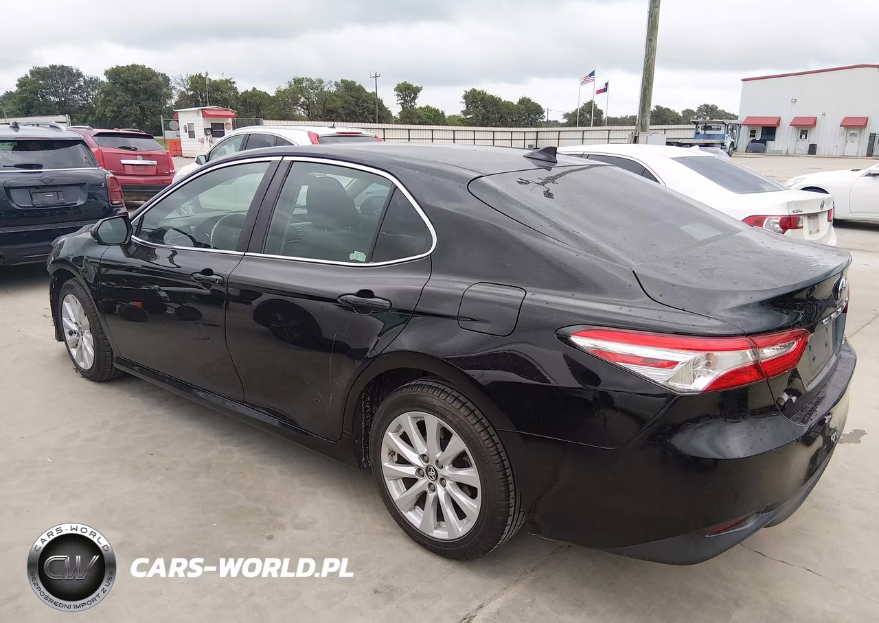 2019 Toyota Camry Le VIN:4T1B11HK6KU233213 - 3