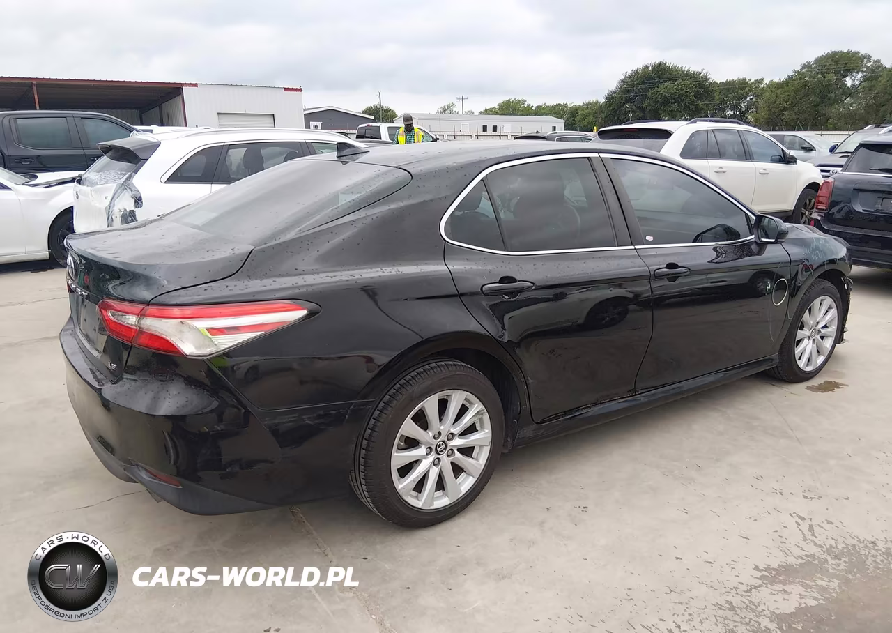 2019 Toyota Camry Le VIN:4T1B11HK6KU233213 - 4