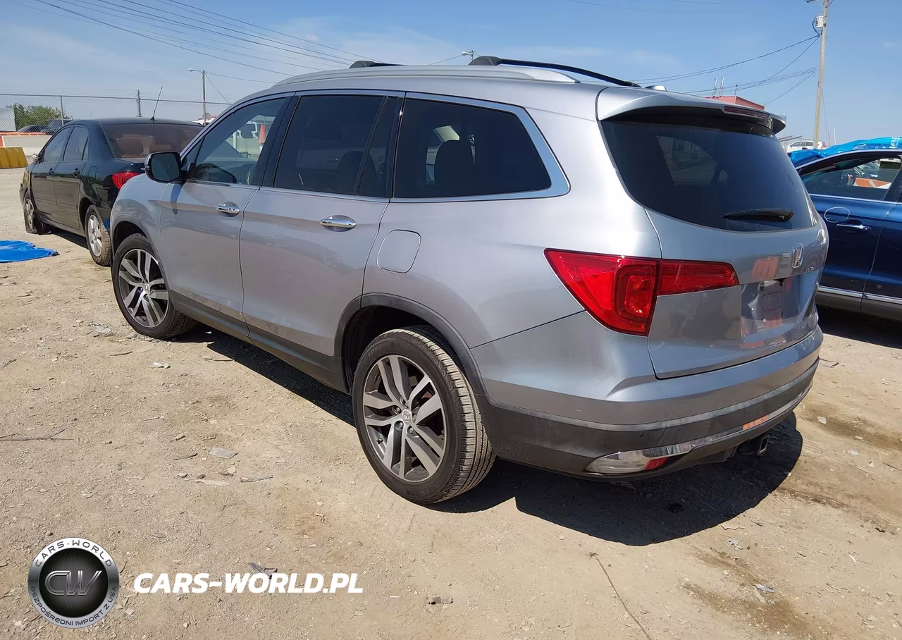 2017 Honda Pilot Touring VIN:5FNYF6H99HB084310 - 3