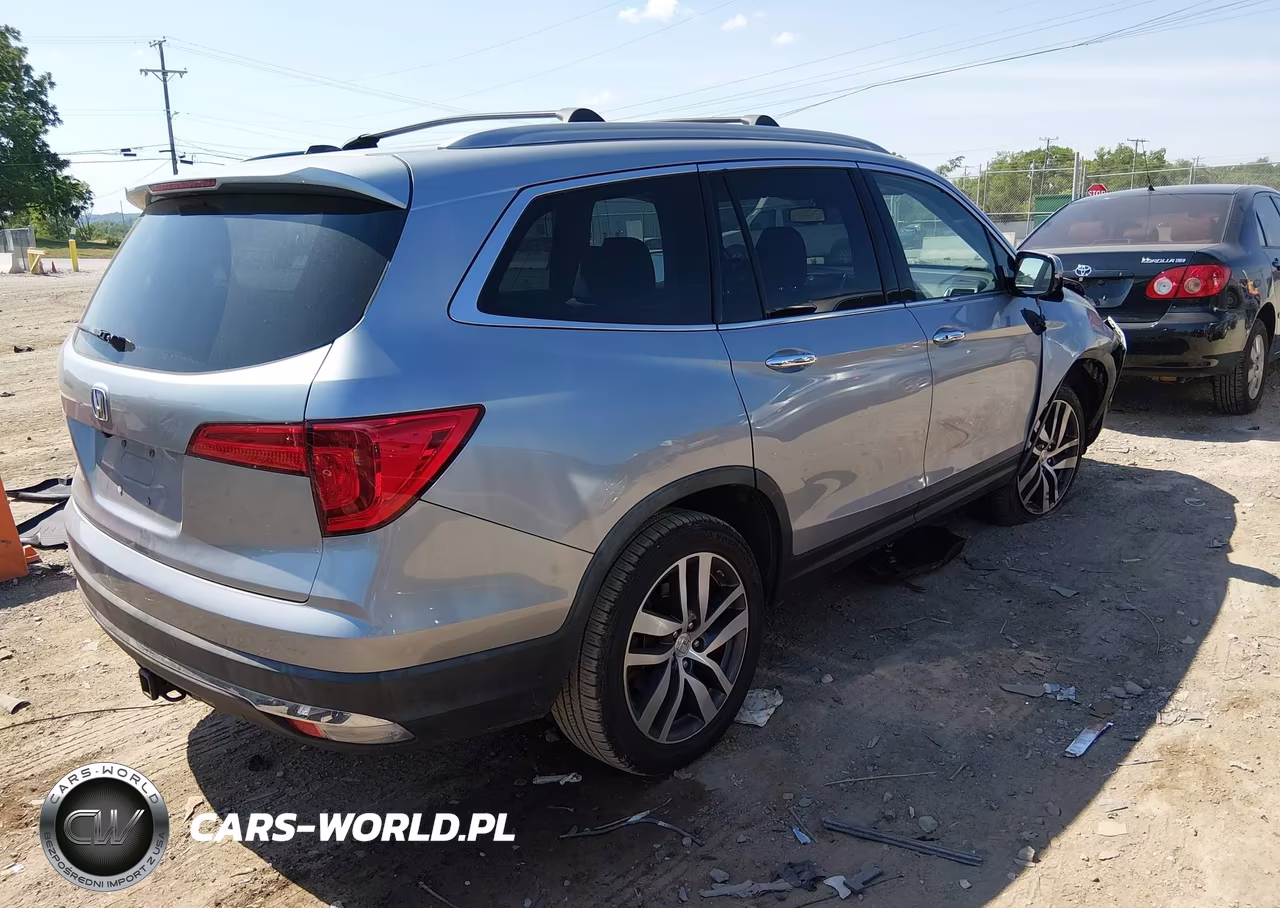 2017 Honda Pilot Touring VIN:5FNYF6H99HB084310 - 4