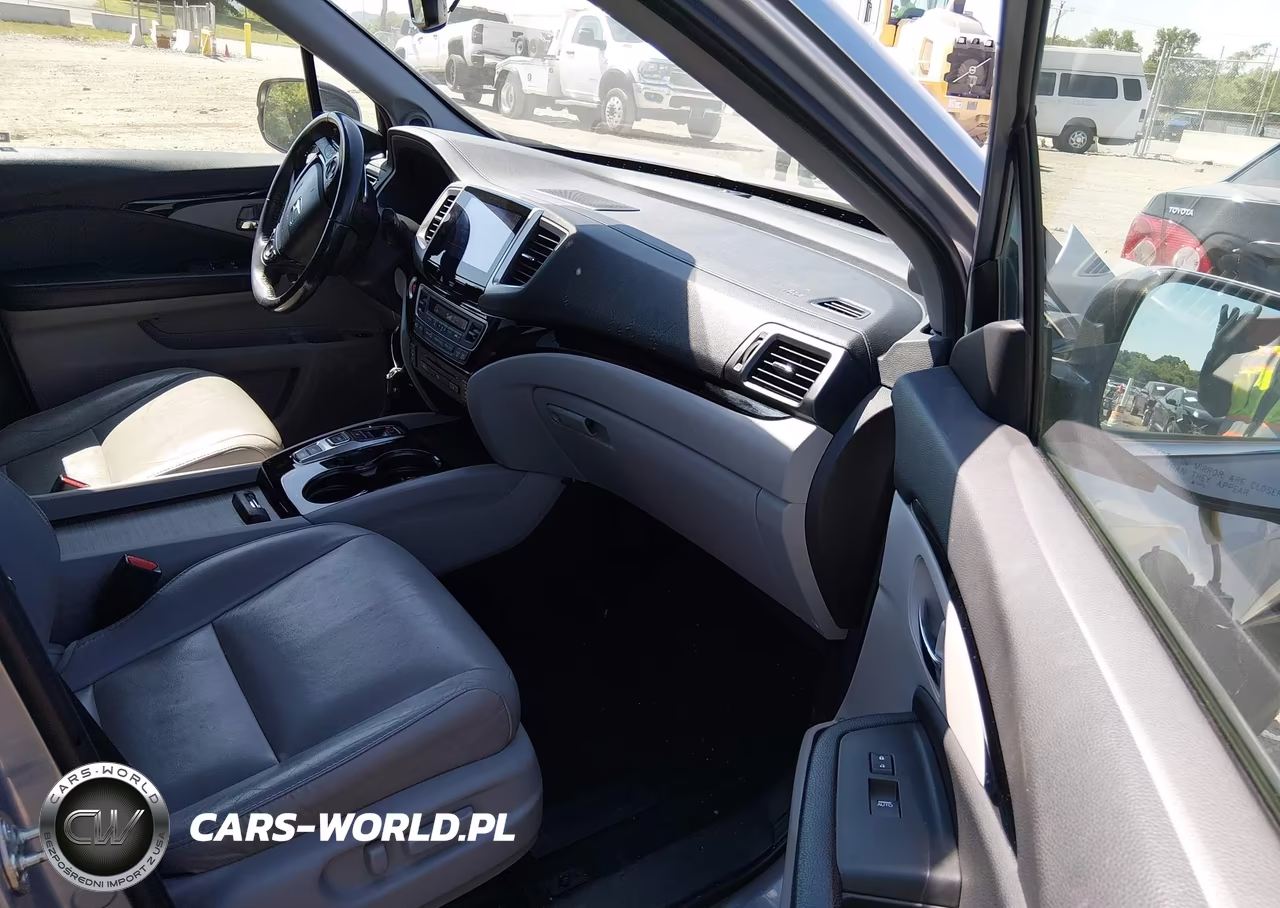 2017 Honda Pilot Touring VIN:5FNYF6H99HB084310 - 5