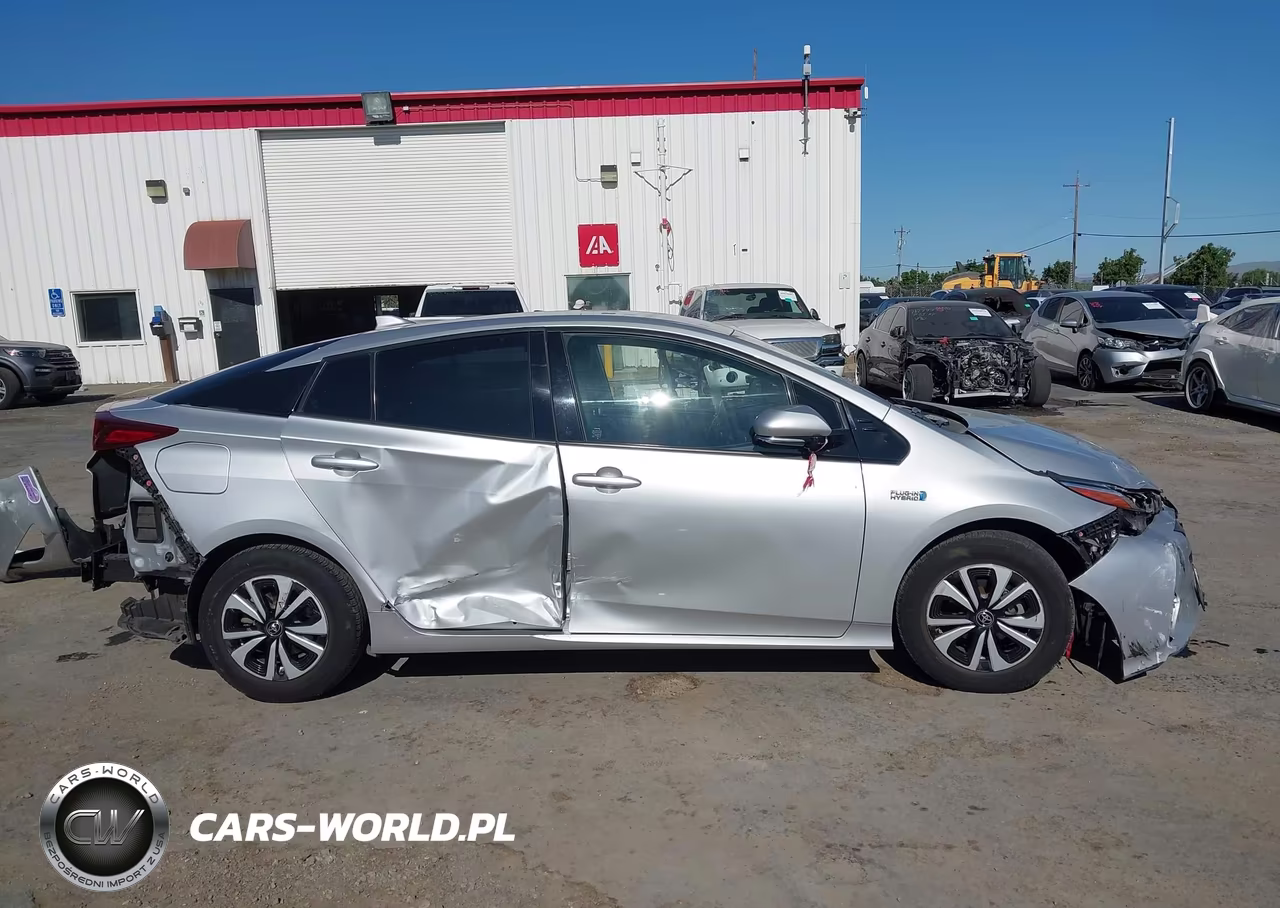 2019 Toyota Prius Prime Plus VIN:JTDKARFP1K3105596 - 14