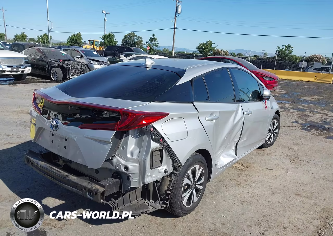 2019 Toyota Prius Prime Plus VIN:JTDKARFP1K3105596 - 4