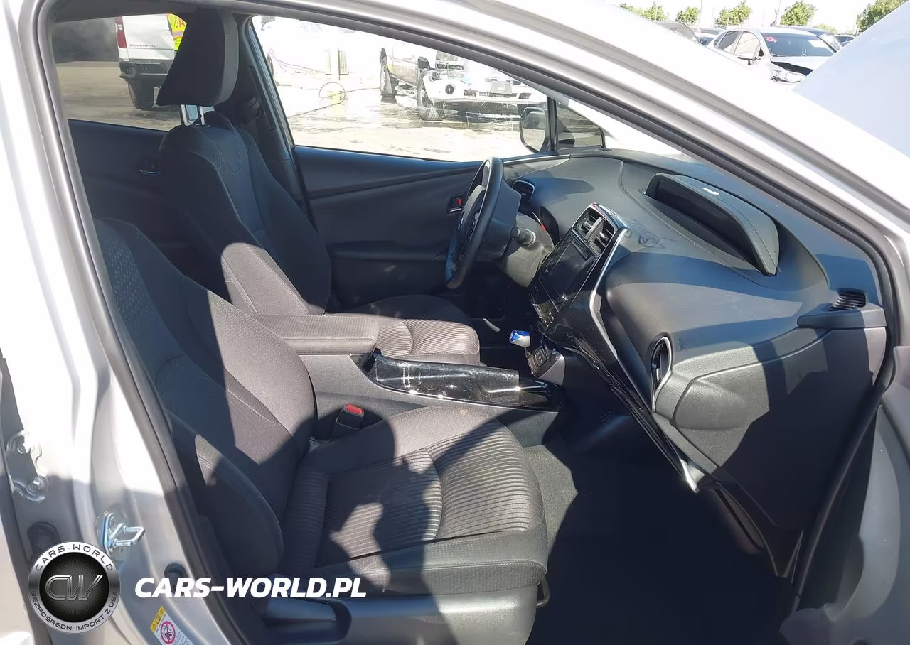 2019 Toyota Prius Prime Plus VIN:JTDKARFP1K3105596 - 5