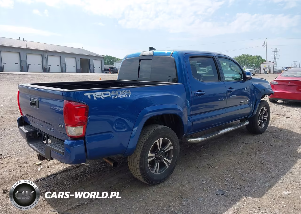 2017 Toyota Tacoma Trd Sport VIN:3TMCZ5AN4HM067493 - 4