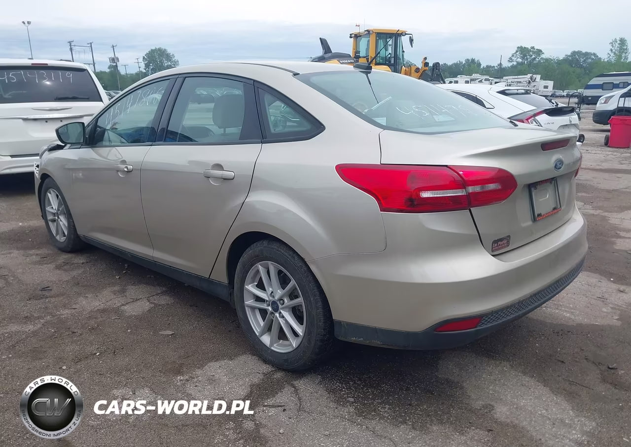 2018 Ford Focus Se VIN:1FADP3FE8JL245930 - 3