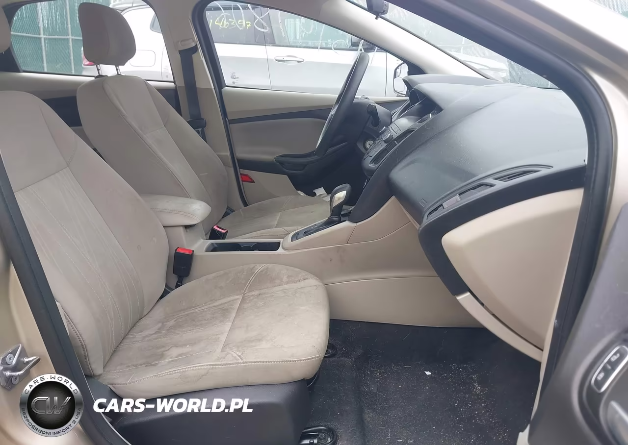 2018 Ford Focus Se VIN:1FADP3FE8JL245930 - 5