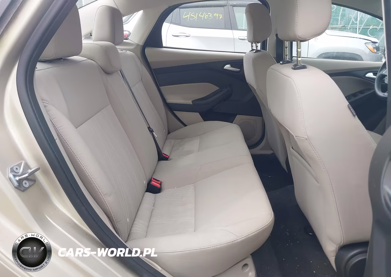2018 Ford Focus Se VIN:1FADP3FE8JL245930 - 8