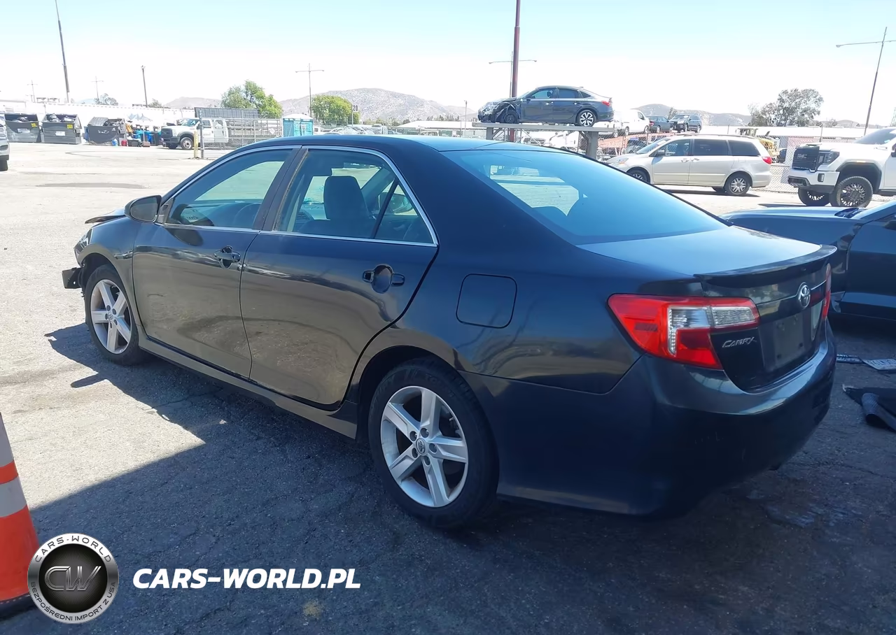 2014 Toyota Camry Se VIN:4T1BF1FK9EU304560 - 3