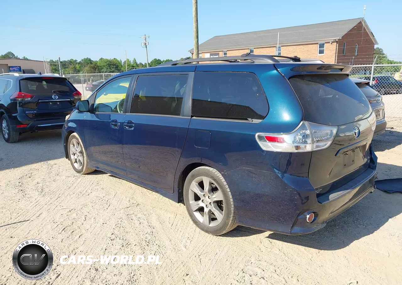 2011 Toyota Sienna Se VIN:5TDXK3DC9BS036039 - 3