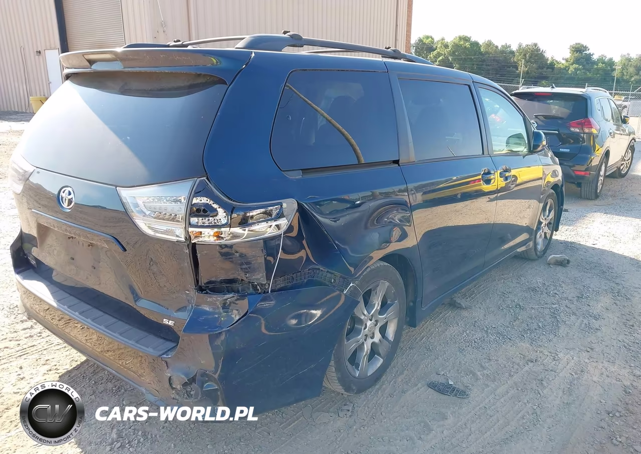 2011 Toyota Sienna Se VIN:5TDXK3DC9BS036039 - 4
