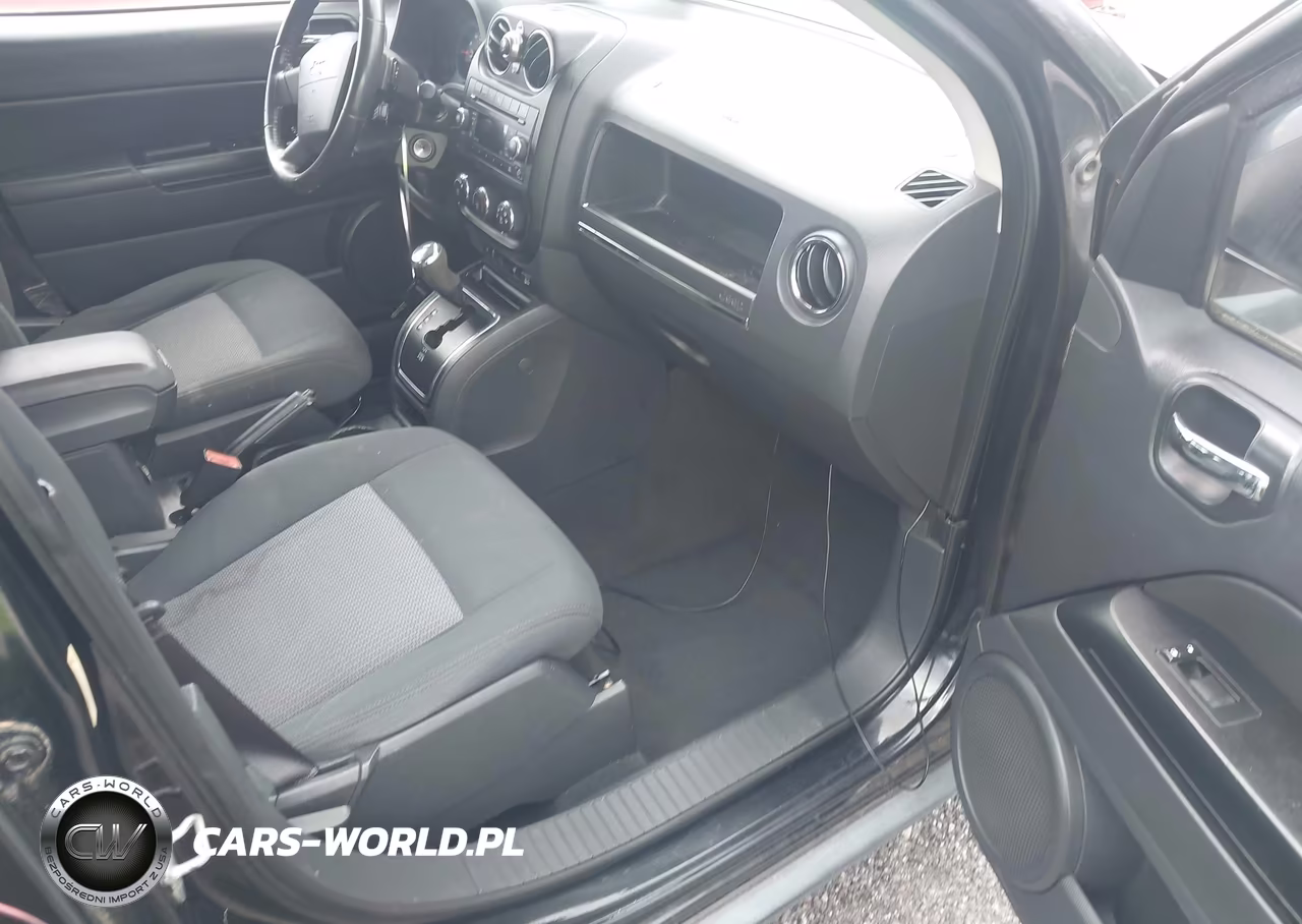 2010 Jeep Compass Sport VIN:1J4NT1FA2AD629444 - 5